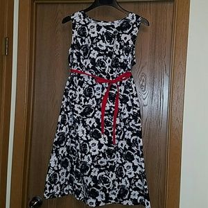 Motherhood maternity black and white floral dress